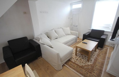 Reading Apartment | Brunswick Cottage