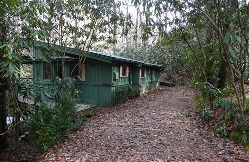 Highlands Cabin | BRUSH CREEK TRILLIUM