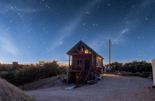 Alton Cabin | Bryce and Zion- Cowboy Hot Tub and Alien Sightings