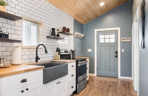 Alton Cabin | Bryce & Zion Midpoint w/Memorable Cowboy Hot Tub