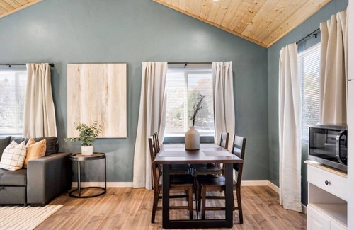 Alton Cabin | Bryce & Zion Midpoint w/Memorable Cowboy Hot Tub