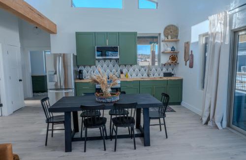 Hatch House | Brycegate Retreat. Stunning Views. Modern Comforts.