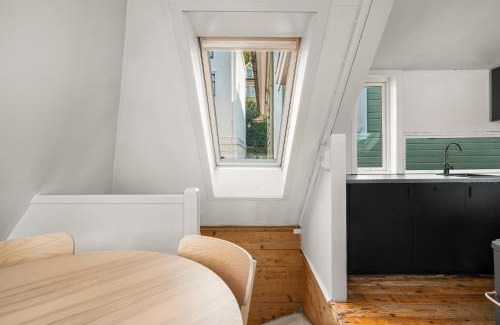 Bergen City Centre Apartment | Bryggen Historical Townhouse I Rooftop Views!