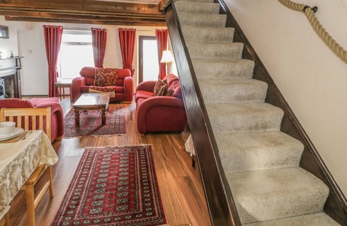 Caernarfon Cottage | BRYN AWELON, pet friendly, character holiday cottage in Caernarfon