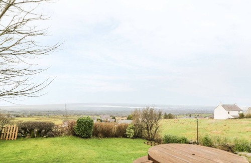 Caernarfon Cottage | BRYN AWELON, pet friendly, character holiday cottage in Caernarfon