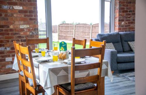 Dinas House | Bryn Bethel