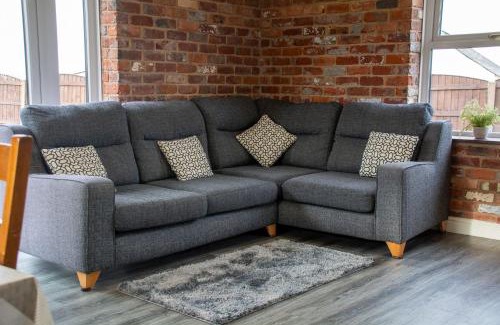 Dinas House | Bryn Bethel