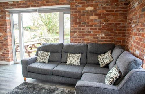 Dinas House | Bryn Bethel