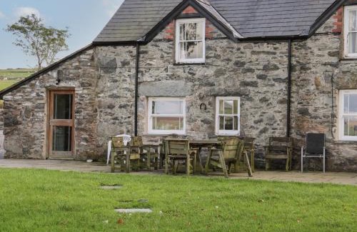 Pentre-Foelas House | Bryn Dedwydd Farmhouse