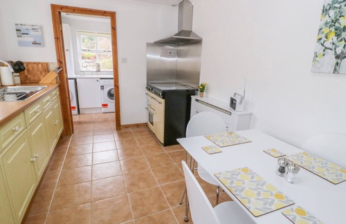 Beaumaris Cottage | BRYN HAF, NEW STREET, family friendly, with open fire in Beaumaris