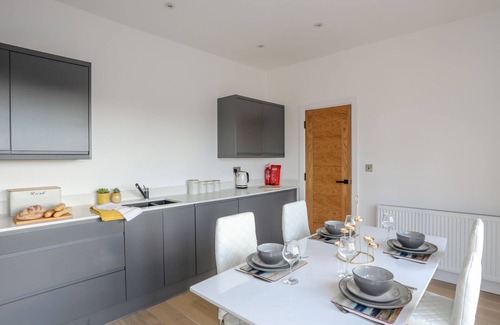 Bont Newydd Cottage | BRYN MIN MANTON APARTMENT, pet friendly, with a garden in Caernarfon