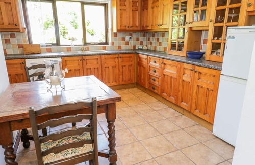 Llanbedrgoch Cottage | BRYN RHYD, family friendly, character holiday cottage in Benllech