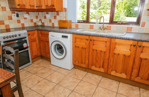 Llanbedrgoch Cottage | BRYN RHYD, family friendly, character holiday cottage in Benllech