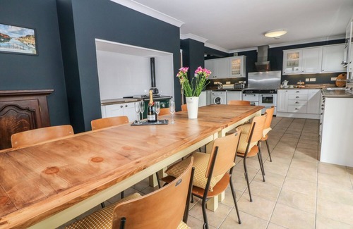 Benllech House | BRYN Y DON, pet friendly, country holiday cottage in Benllech