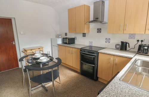 Burry Port House | BRYNAWEL, pet friendly, character holiday cottage in Burry Port