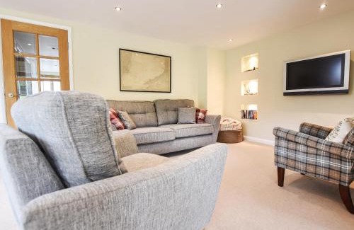 Newport House | Brynawelon
