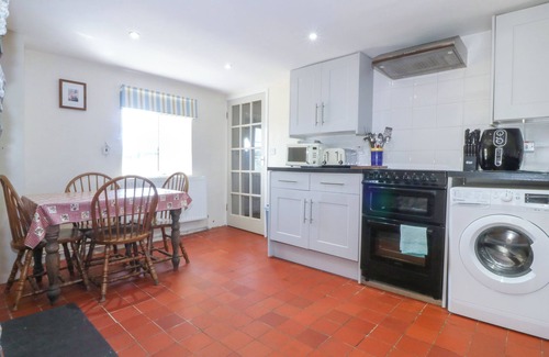 Mynytho Cottage | BRYNFFYNON, pet friendly, character holiday cottage in Abersoch