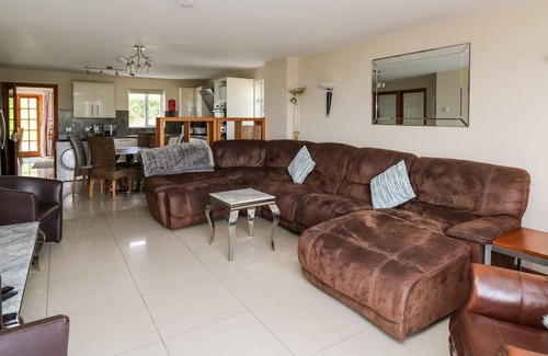 Aberystwyth Cottage | BRYNHYFRYD, pet friendly, with pool in Aberystwyth