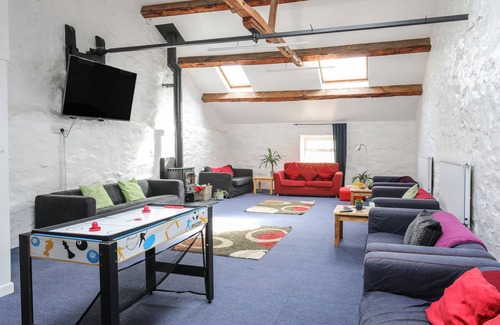 Garndolbenmaen House | BRYNKIR COACH HOUSE, pet friendly, with open fire in Porthmadog