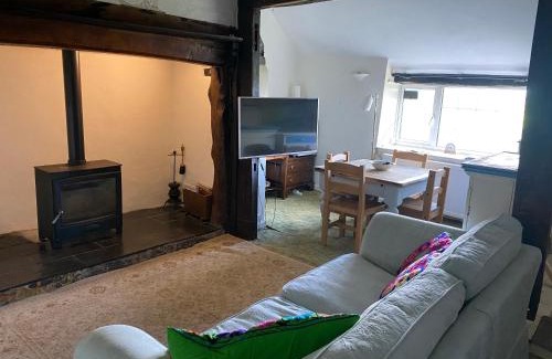 Welshpool Apartment | Bryntirion Farmhouse Rooms (with bathroom)