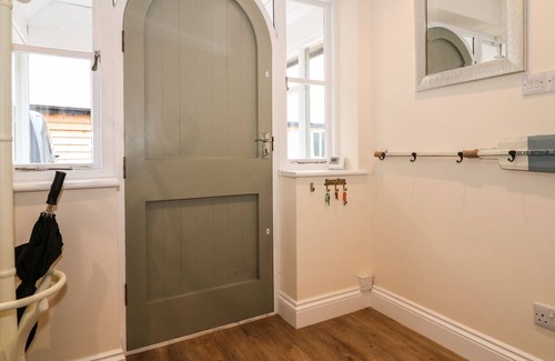 New Forest District Cottage | BRYONY COTTAGE, pet friendly, with open fire in Fordingbridge
