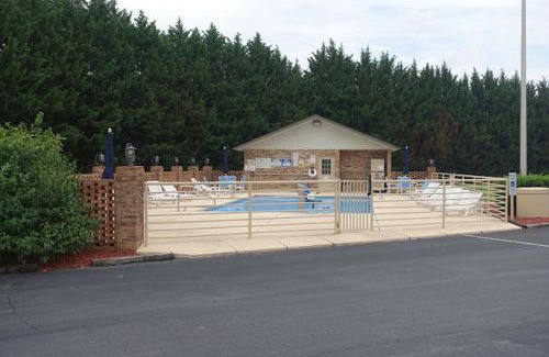 Mount Airy Hotel | Bryson Inn