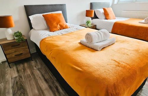 Harlow Apartment | BSE Homes & Properties Ltd 4-Bedroom Home, Harlow , with Parking sleeps 6