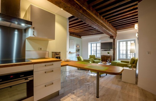 Beaune City Centre Apartment | BSH - Beaune Guigone - Parking included