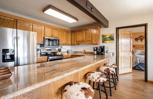 Steamboat Springs Condo | BT505 | Stunning Views | Indoor Pool | Hot Tub | Great Mountain Condo