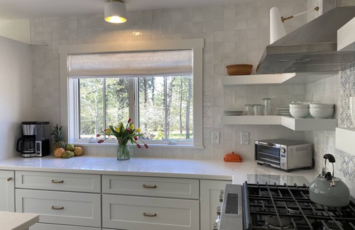 Nantucket Cottage | Btw Cisco&Town!Immaculate!2bed2.5 bath.AC!Large deck!Outdoor shower!Peaceful!