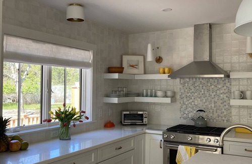 Nantucket Cottage | Btw Cisco&Town!Immaculate!2bed2.5 bath.AC!Large deck!Outdoor shower!Peaceful!