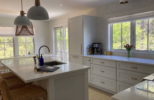 Nantucket Cottage | Btw Cisco&Town!Immaculate!2bed2.5 bath.AC!Large deck!Outdoor shower!Peaceful!