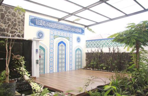 Sangkanurip House | Bu Sepuh GuestHouse