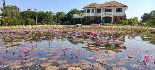 Kumphawapi Resort | Bua Daeng Homestay Resort