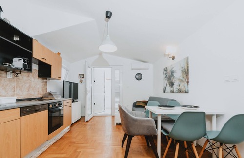 Gospostina Apartment | Buba Apartment w/balcony and sidesea view