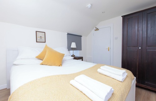 Newington Apartment | BUC6E7] Summary: Welc