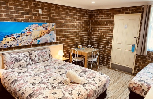 Long Jetty Hotel | Buccaneer Motel Pet friendly