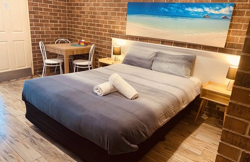 Long Jetty Hotel | Buccaneer Motel Pet friendly