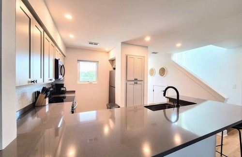 Manteo Condo | Buccaneer Village 122 | Completely Renovated | Covered Parking | Multi-Level