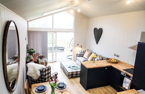 Rhayader Cabin | Buck Barn - a cabin that sleeps 6 guests in 2 bedrooms