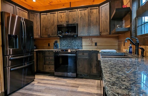 Gatlinburg - Pigeon Forge Cabin | BUCK WILD CABIN- Serene, Game room, Hot tub, centrally located, pet friendly,