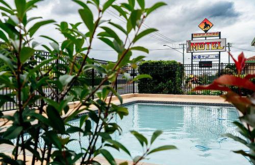 Warwick Hotel | Buckaroo Motor Inn