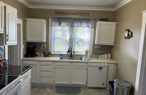 Port Clinton House | Buckeye Bungalow 2 Park-Beach-Bonfires-Bikes. Near everything & dog friendly