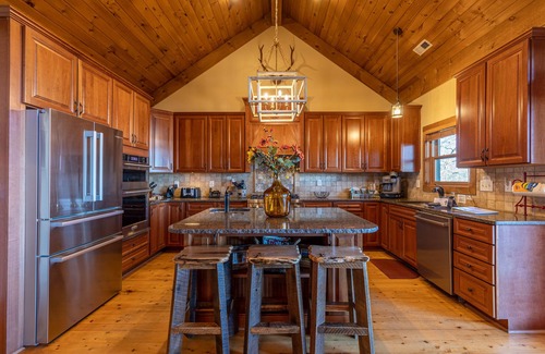 Sugar Mountain Cabin | Buckhorn Lodge - Spacious Luxury Home Near Sugar Mountain Resort, Pool Table, Hot Tub, Views