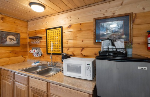 West Yellowstone Hotel | Bucking Moose Wolf Suite
