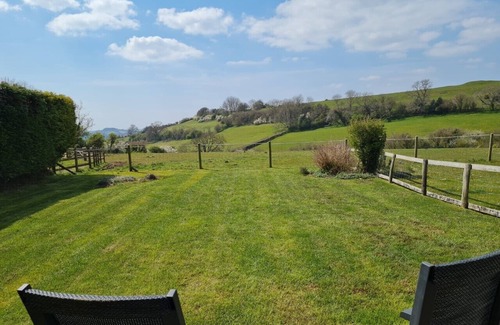 West Milton Cottage | Buckingham Cottage : Idyllic Getaway Cottage in the rolling hills of Dorset