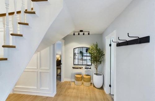 Northside House | Buckle n Boots BNB - 20 minutes to downtown and pool