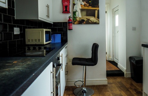 Stoke-on-Trent Apartment | Bucknall Lodge Family Room 1 Hanley