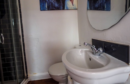 Stoke-on-Trent Apartment | Bucknall Lodge Family Room 1 Hanley