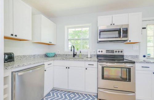 Hampton House | Buckroe Bungalow Escape to the Beach 2mins Away